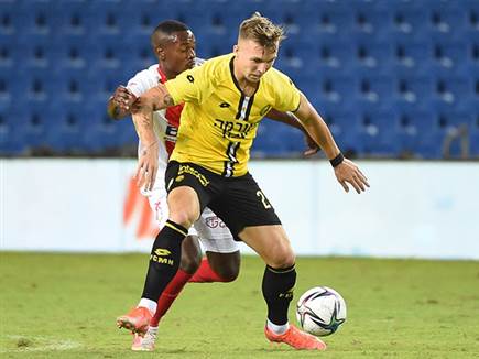 עדן קראצב. בכורה בקבוצתו החדשה (ברני ארדוב)