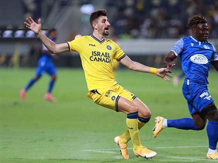 חתום על החמצה גדולה מתוך הרחבה. נחמיאס (מרקו)