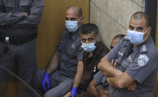 האסירים שנתפסו בהארכת מעצר בבית המשפט‎ (צילום: דויד כהן, פלאש/90 )
