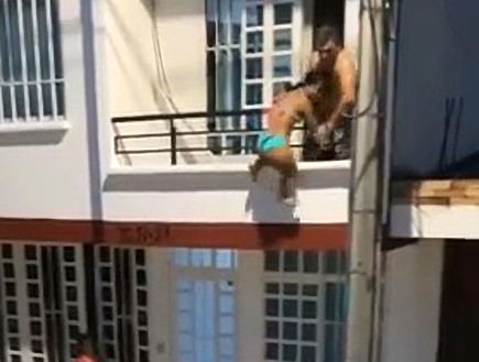 אשתו תפסה אותו על חם עם המאהבת - ואז הכל הסתבך