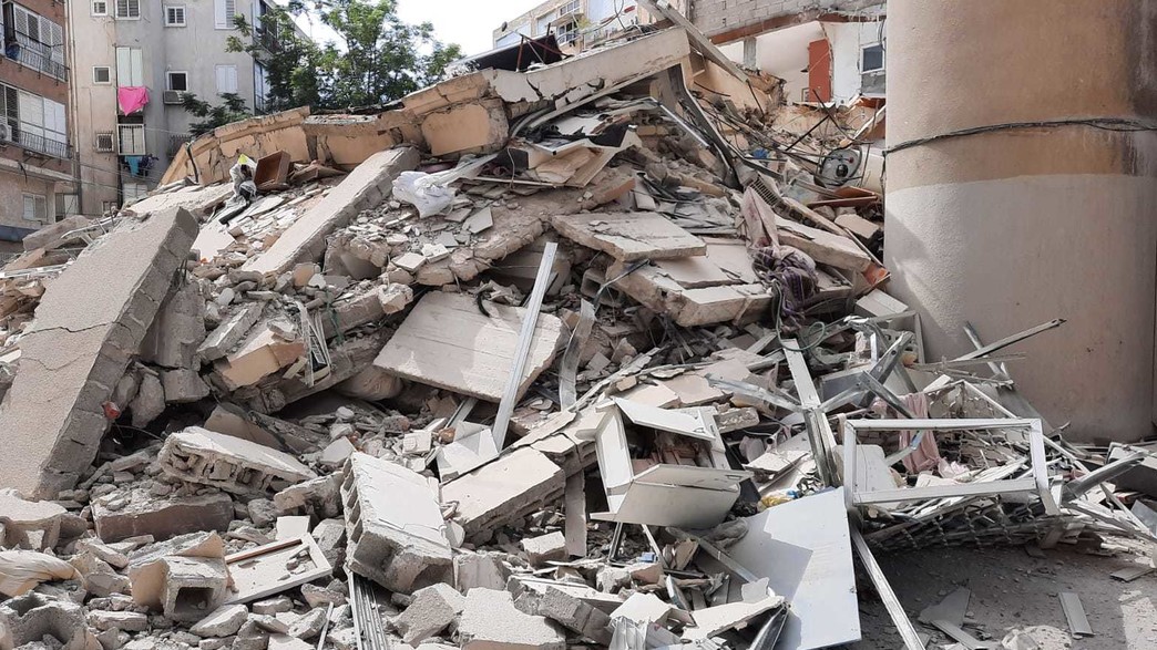 תיעוד: קריסת הבניין בחולון לפני שנה תיעוד: קריסת הבניין בחולון לפני שנה