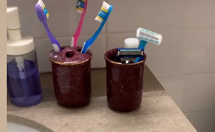 משחת שיניים (צילום: טיקטוק cleanwithdora)