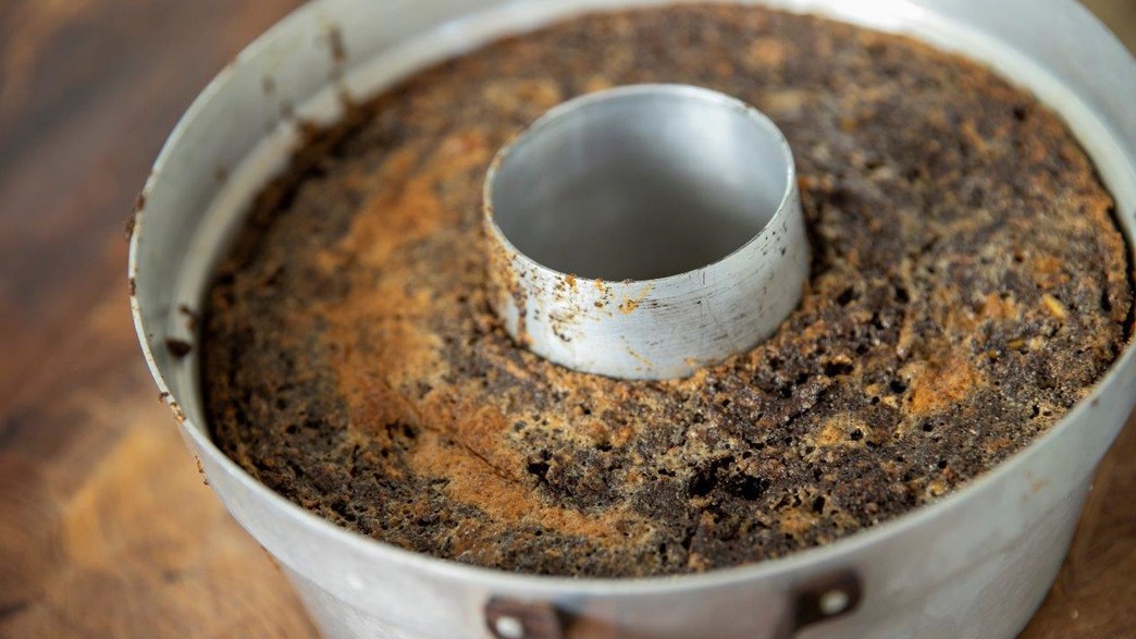 עוגת פרג עם תפוחים ותמרים 