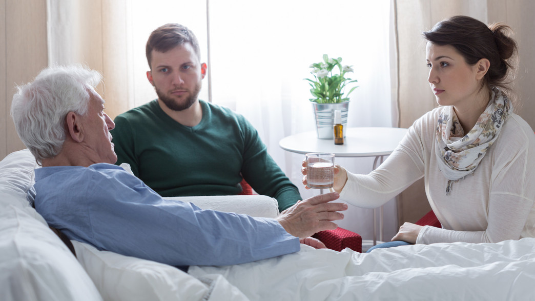 אב חולה עם ילדיו, אב עם בניו