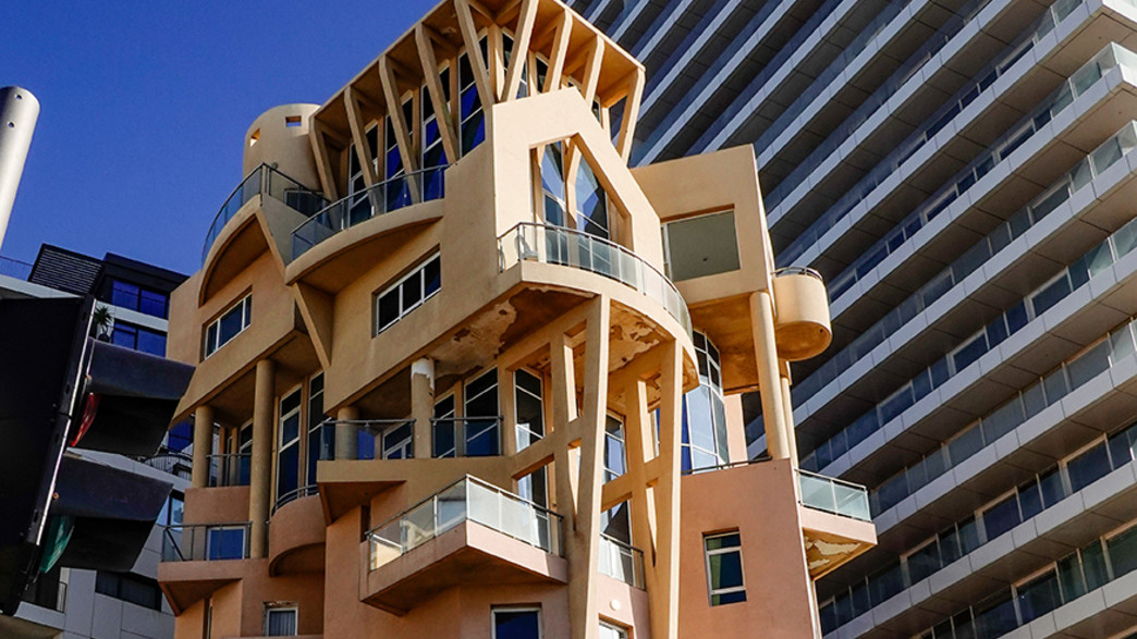 הבניין בטרומפלדור, ג