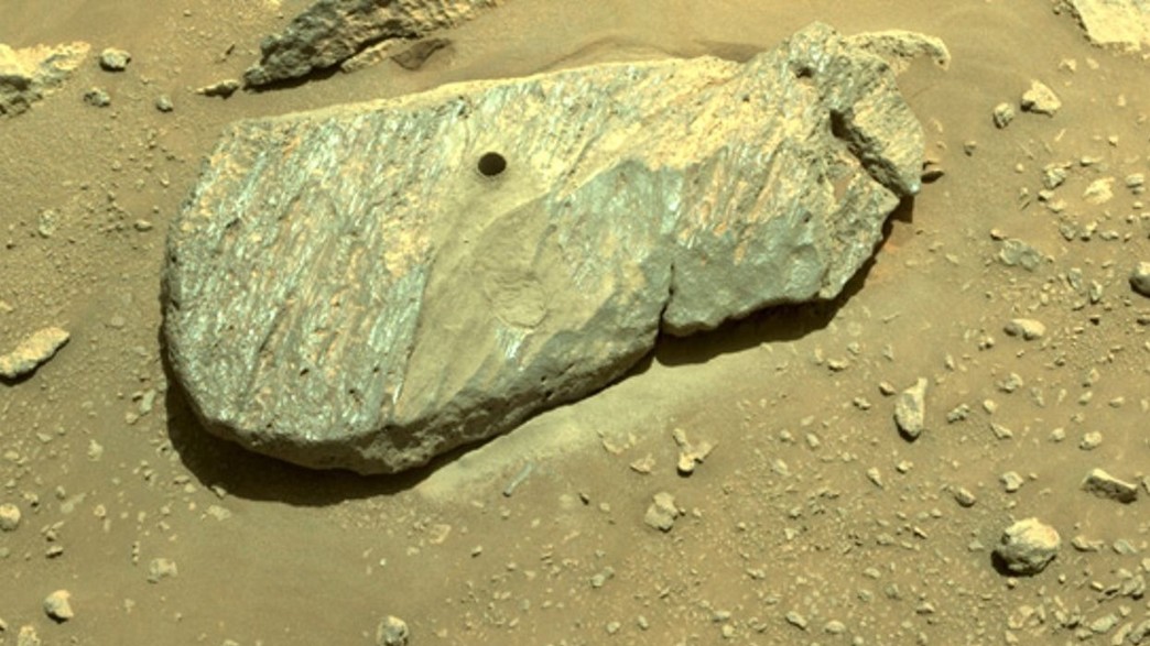 סלע שנקדח במאדים סלע שנקדח במאדים