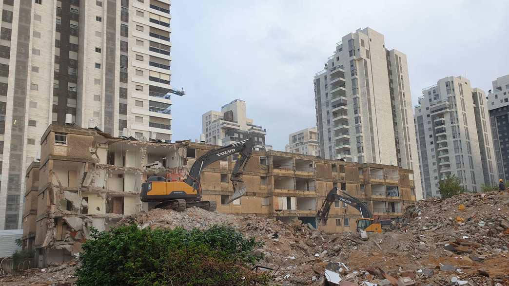 הריסות מבנה ישן בחולון הריסות מבנה ישן בחולון