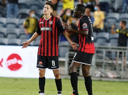 הרבה חומר למחשבה בצד האדום (אלן שיבר)