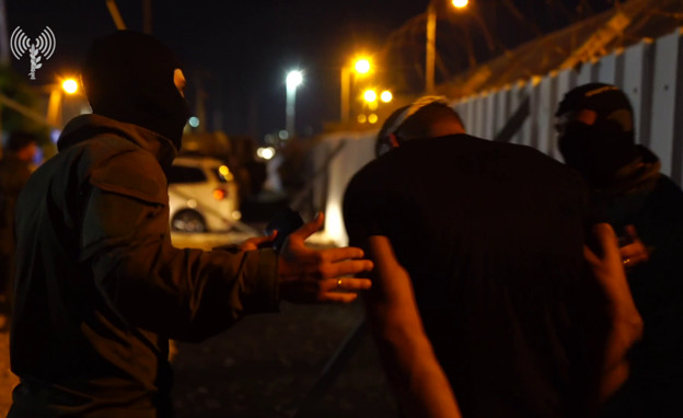 מעצרו בג'נין של אחד מהאסירים שנמלטו מכלא גלבוע (צילום: דובר צה''ל)