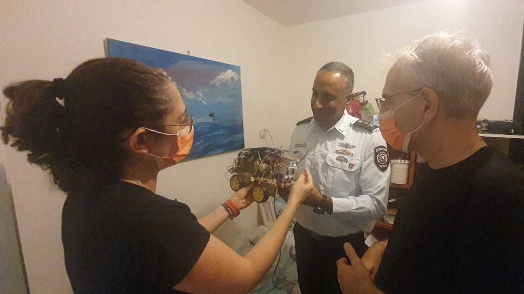 נציב כבאות והצלה בביקור אצל משפחתו של ברק חורי נציב כבאות והצלה בביקור אצל משפחתו של ברק חורי