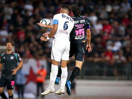 שהתאפיין בעיקר במאבקים במרכז המגרש (מאור אלקסלסי)