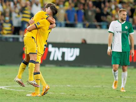 הראשון של הצהובים, עוד שלושה לפנינו (אלן שיבר)