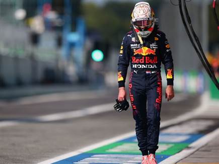 מקס בדרך חזרה למחנה