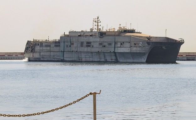 הספינה שעגנה בנמל ביירות, לבנון (צילום: navy.mil)