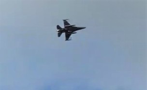 מטוס F-16 שנטען כי תועד בשמי ניו יורק (צילום: Black Flag Media, YouTube)