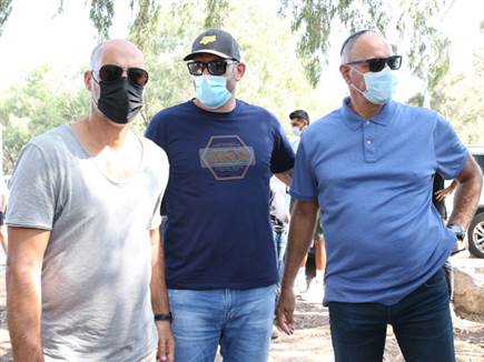 טפירו, קוז'יקרו ושמעון אמסלם (אודי ציטיאט)