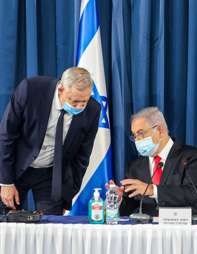 ראש הממשלה נתניהו ושר הבטחון גנץ במהלך ישיבת ממשלה (צילום: Marc Israel Sellem/POOL‏, flash90)