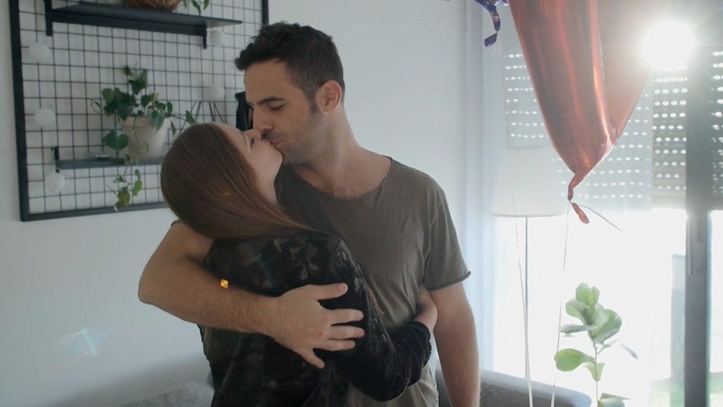 איתמר חוגג לקארין יום הולדת איתמר חוגג לקארין יום הולדת