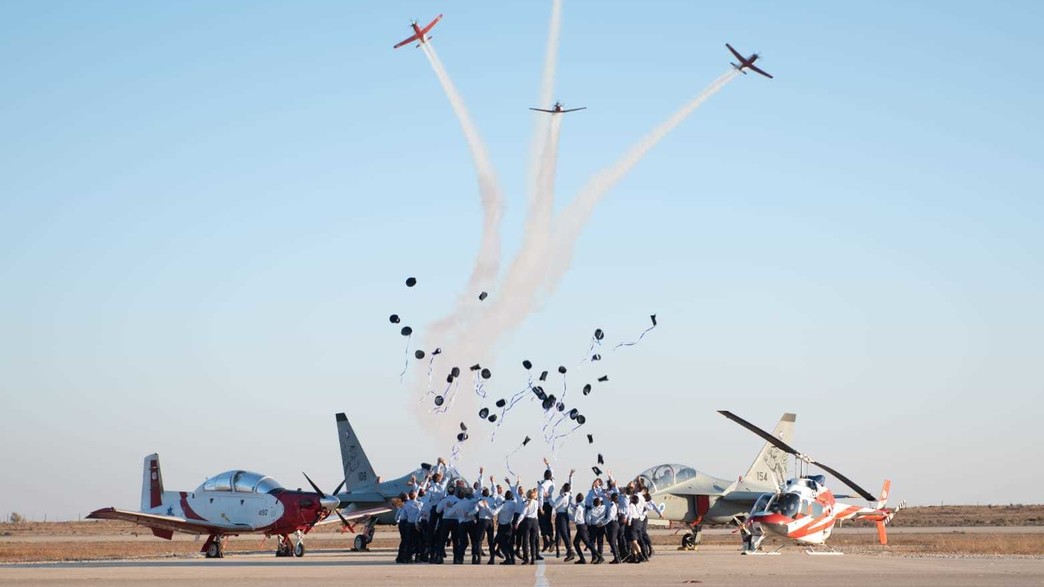 סיום קורס טיס 182