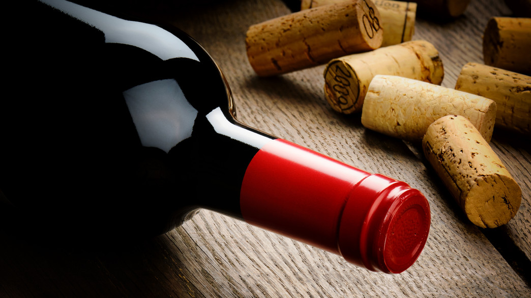 בקבוק יין, פקק שעם (צילום:  symbiot, Shutterstock)