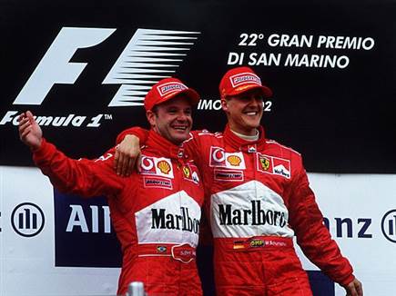 רובנס באריקלו עם מיכאל שומאכר באפריל 2002 במסגרת הגרנד פרי בסן מרינו 