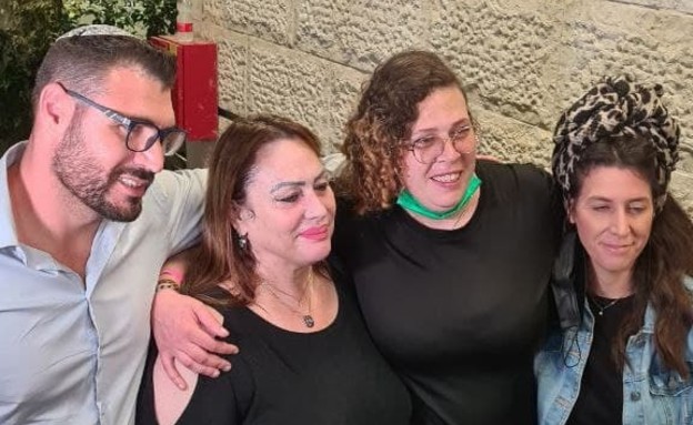 הודיה מונסונגו בישראל עם משפחתה