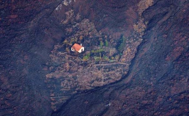 בית שניצל מהתפרצות הר הגעש בלה פלמה (צילום: reuters)
