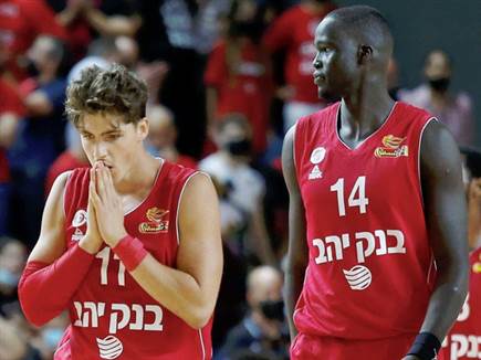 משחק חלש ביותר של מייקר. לי-ם מחכה הרבה עבודה (צילום: אלן שיבר)