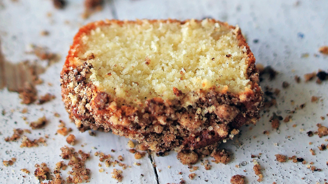 עוגת‭ ‬וניל‭ ‬ופירורי‭ ‬קינמון‭ ‬או‭ ‬קקאו‭ ‬