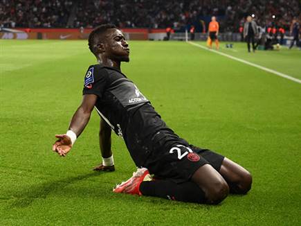 גיי חוגג את השער הענק שלו (getty)