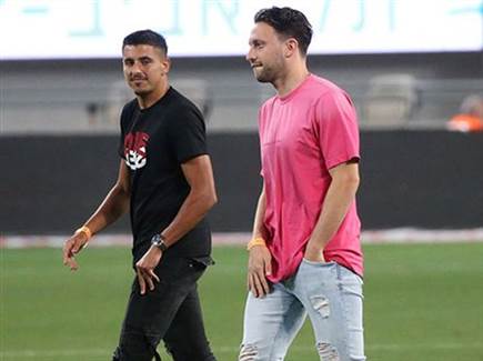 כבר לא ילבש אדום העונה. אלטמן (אלן שיבר)