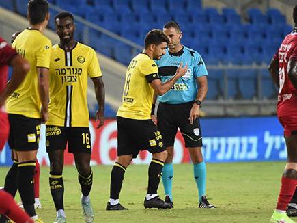 לא משחק שירצה לזכור. אלמוג כהן (ברני ארדוב)