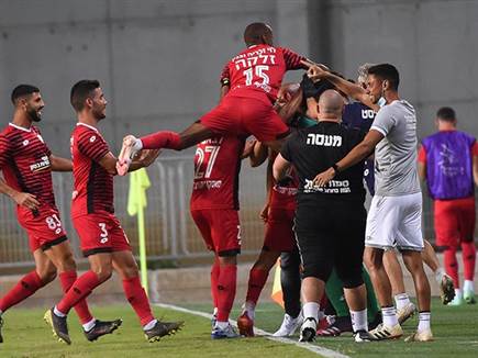 ניצחון בכורה לאדומים (ברני ארדוב)