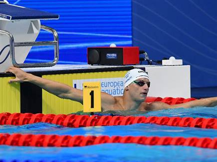 תחרות מוצלחת לישראלי וקבוצתו (צילום: באדיבות איגוד השחייה) (צילום: ספורט 5)