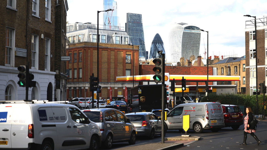 מחסור בדלק בבריטניה: תורים בכניסה לתחנות הדלק מחסור בדלק בבריטניה: תורים בכניסה לתחנות הדלק