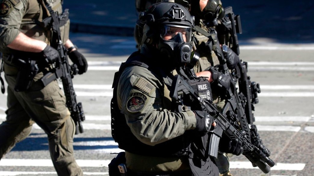 השוטרים (צילום: JASON REDMOND/AFP, GettyImages)