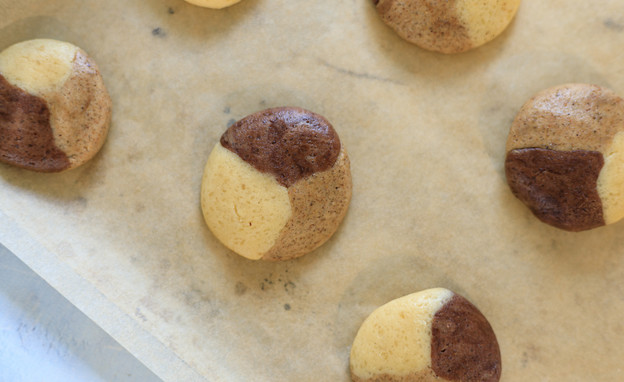 עוגיות בשלושה צבעים - שלב שלישי עוגיות בשלושה צבעים - שלב שלישי