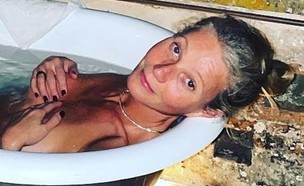 גווינת' פאלטרו באמבטיה (צילום: instagram)
