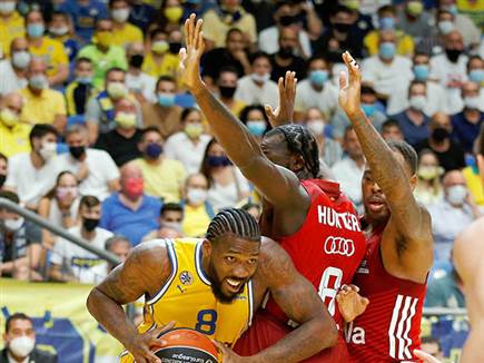 ריינולדס מסתדר טוב נגד האנטר (צילום: אלן שיבר)