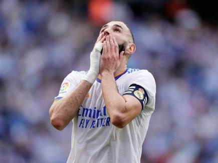 שוב הוא לא מקבל עזרה. בנזמה (GETTY)