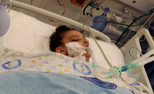 אורלי סנדרס בבית החולים (צילום: מתוך "משדר מיוחד" עם אלמוג בוקר,  קשת 12  )