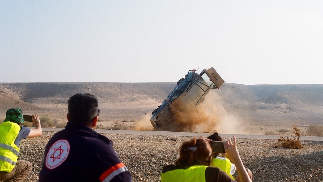 מתוך הסט של הסרט "התאונה" של אמרי קדוש