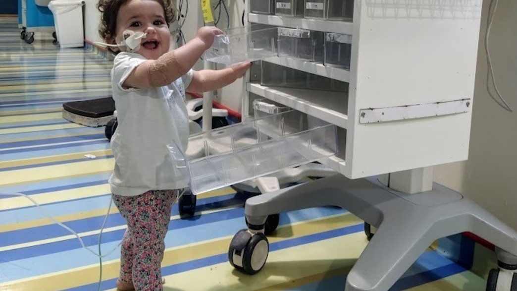 תמר בת השנה בלעה חפץ חד