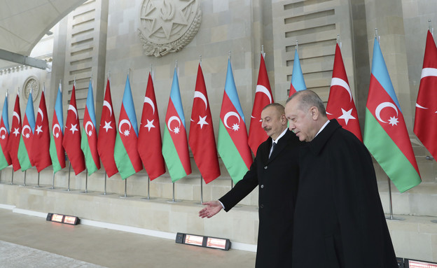 נשיא אזרבייג'ן אלייב עם נשיא טורקיה ארדואן (צילום: AP)