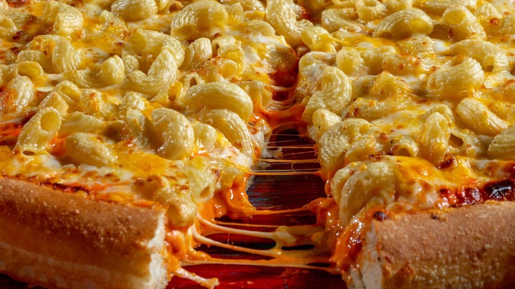 פיצה מק אנד צ'יז. שיתוף פעולה בין פיצה האט לגיא גמ