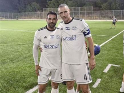 נהנה בקבוצת הוותיקים. אלמקייס (צילום: פרטי)