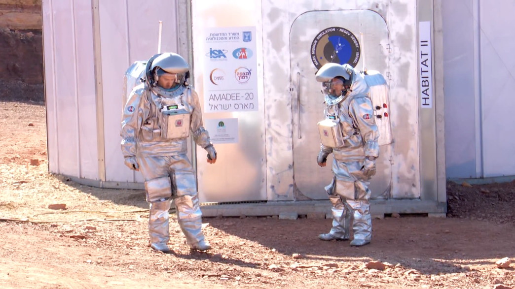 בדרך למאדים עוצרים במצפה רמון בדרך למאדים עוצרים במצפה רמון