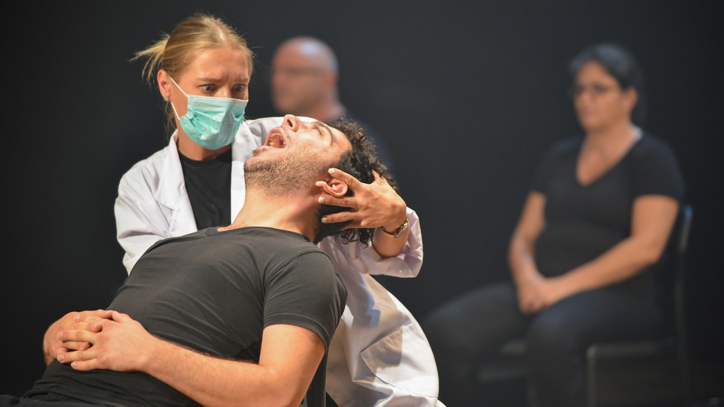 ליה פלדמן בהצגה שיח חירשים ליה פלדמן בהצגה שיח חירשים