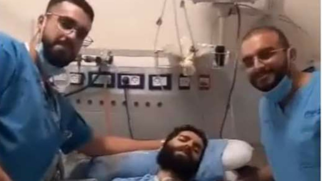 בית חולים קפלן: שני אחים מצטלמים עם אסיר ביטחוני השובת רעב