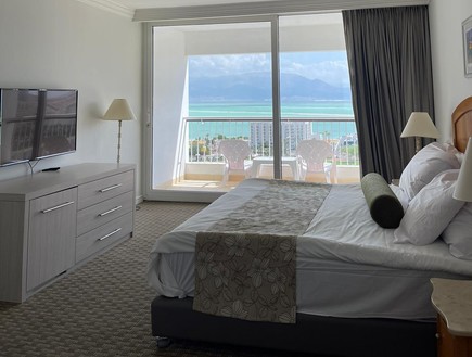 מיטות הברזל יצאו מהחדר:  מלון 'דיויד ריזוררט ים המלח' השתדרג